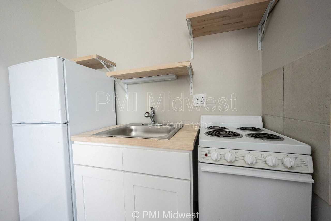 2215 E 56th St #23 - Photo 4 of 11