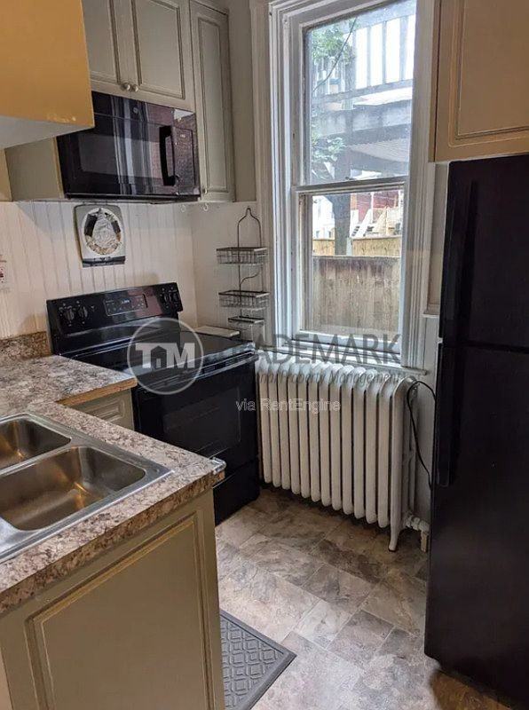 417 N Charlotte St #1 - Photo 2 of 10