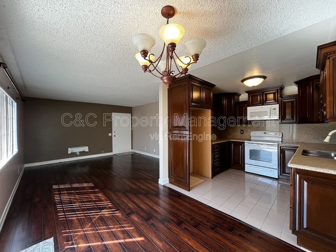 411 W Alton Ave #F - Photo 3 of 10