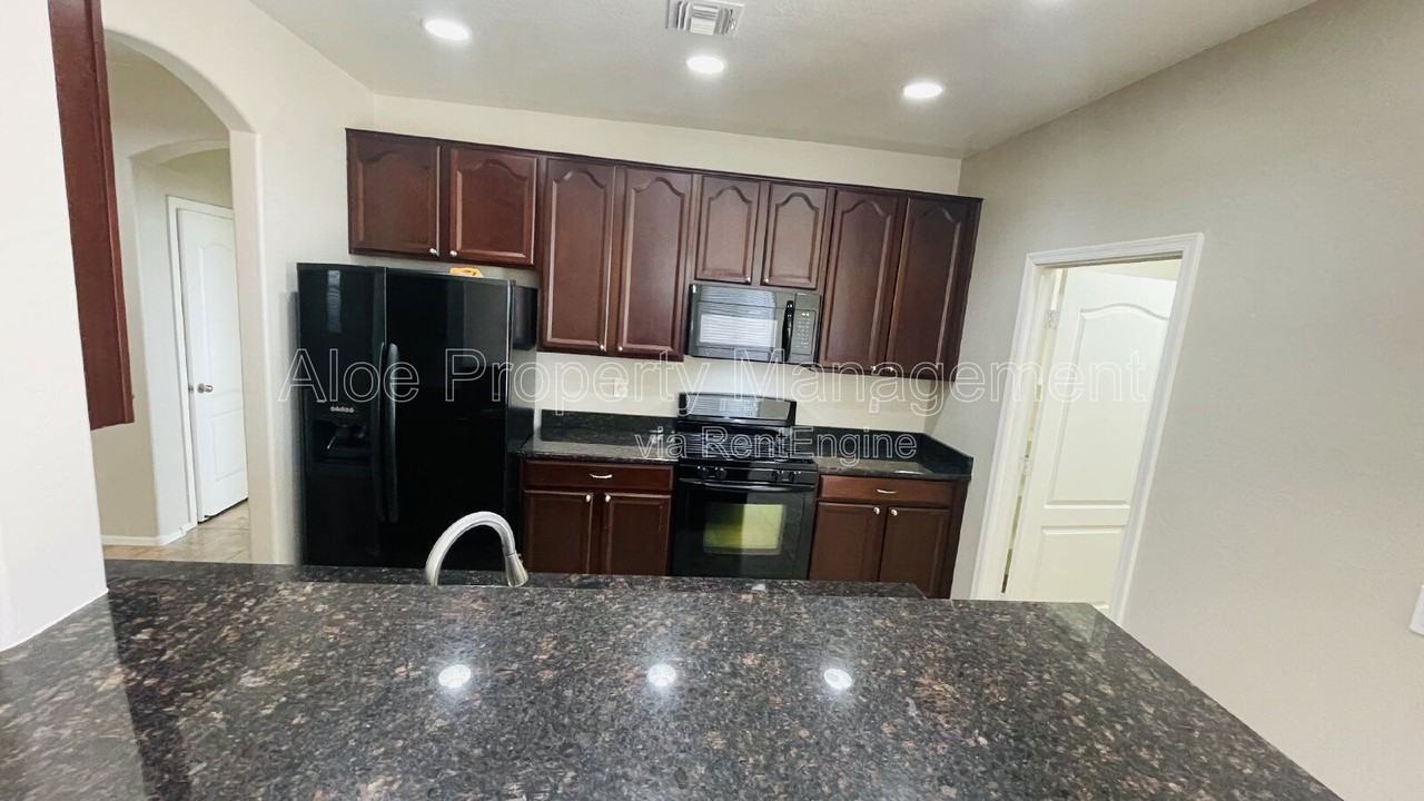 42447 W Capistrano Dr - Photo 5 of 15