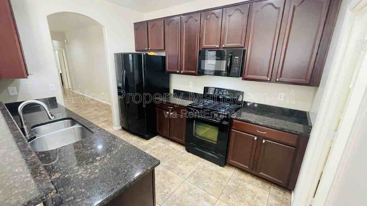 42447 W Capistrano Dr - Photo 6 of 15