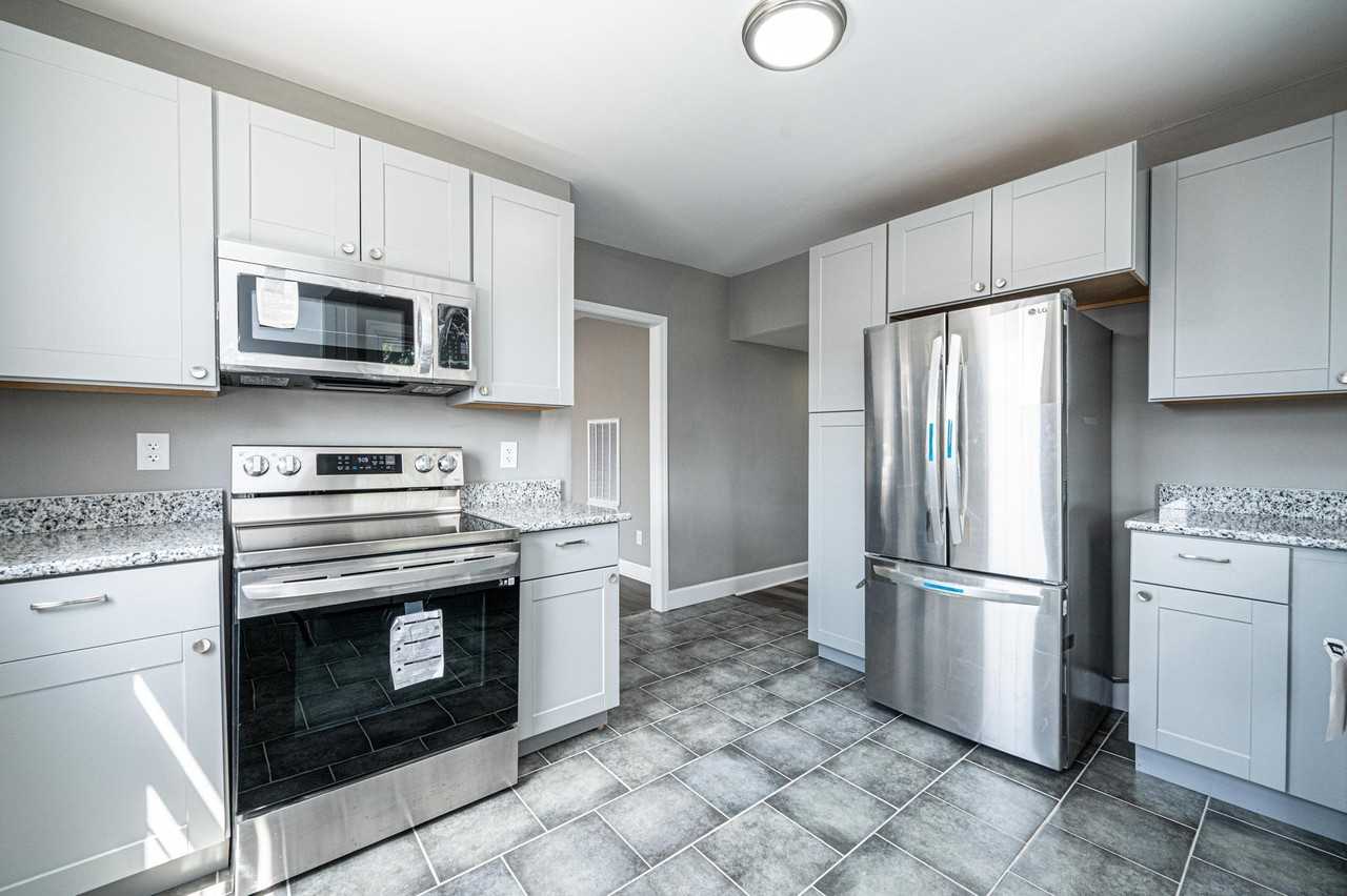 741 1st Avenue Southwest #2 - Photo 6 of 10