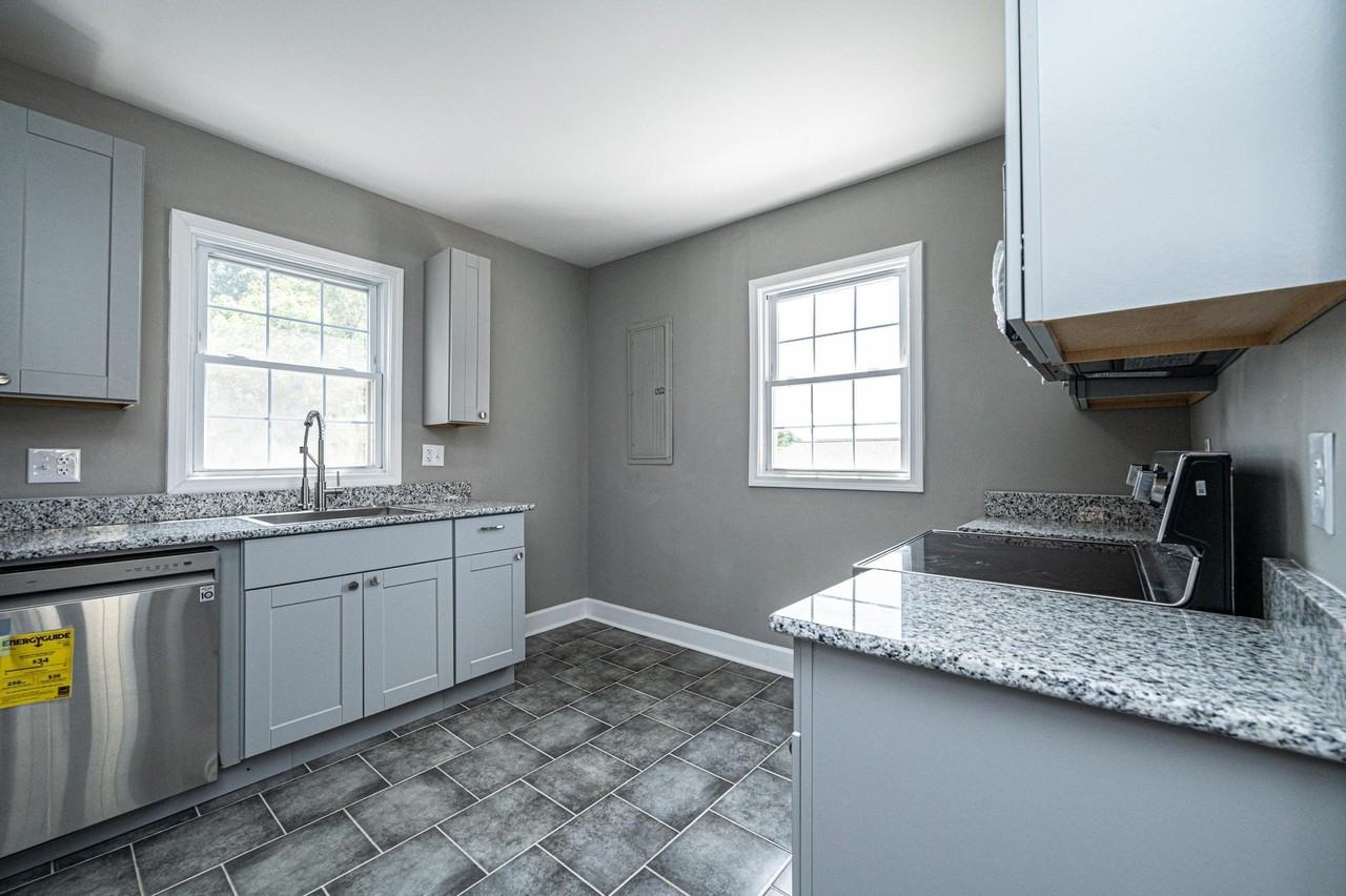 741 1st Avenue Southwest #2 - Photo 3 of 10