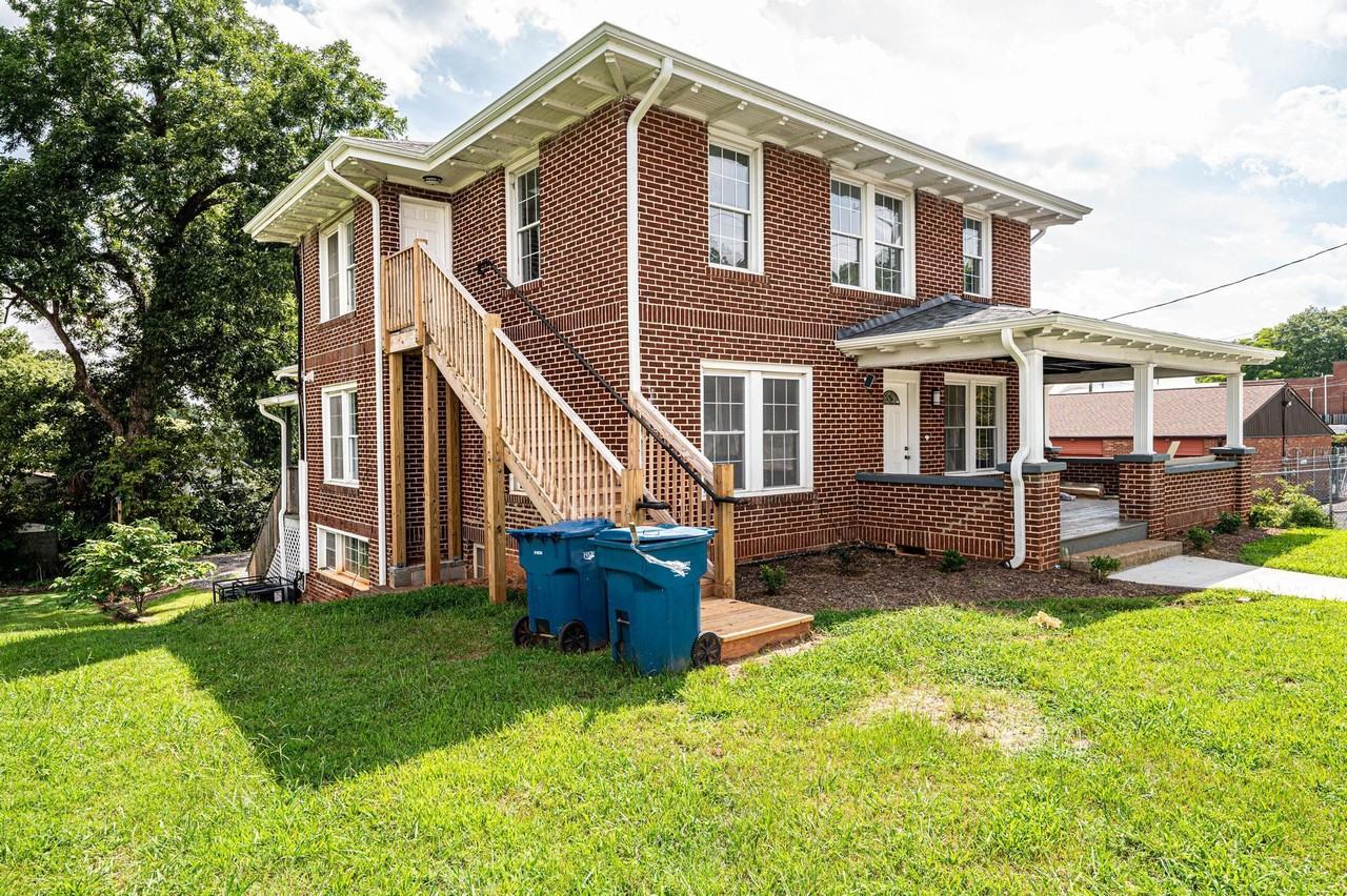 741 1st Avenue Southwest #2 - Photo 4 of 10