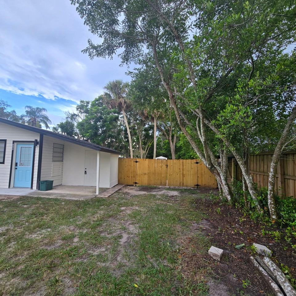 115 Pine St - Photo 2 of 19