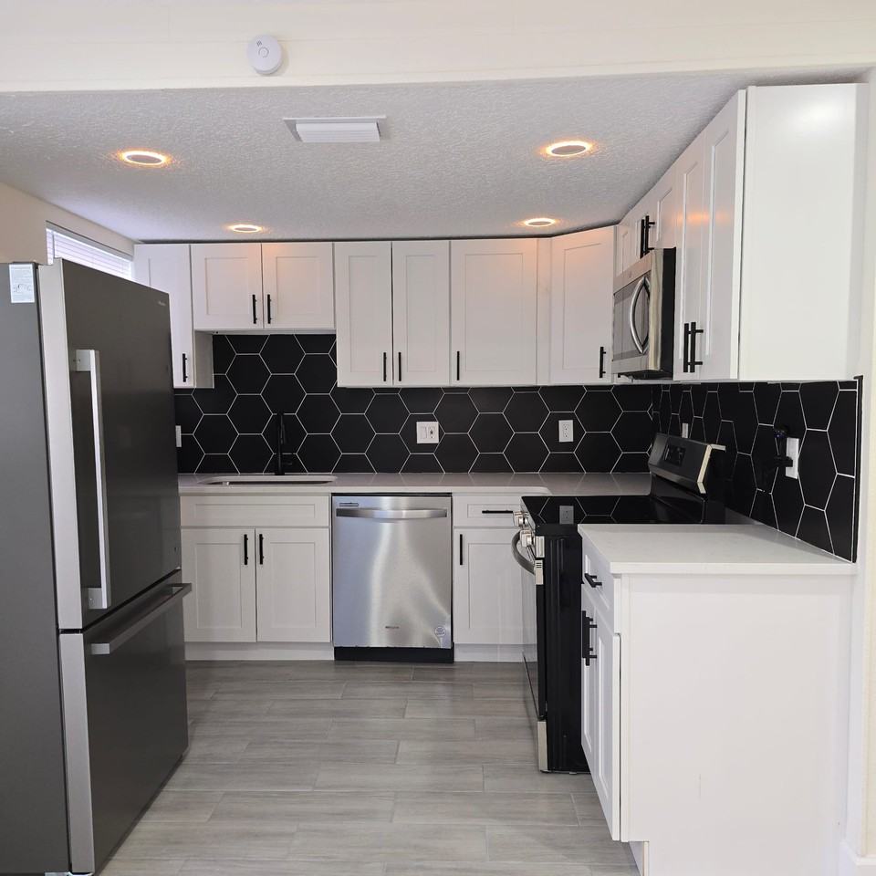 115 Pine St - Photo 3 of 19