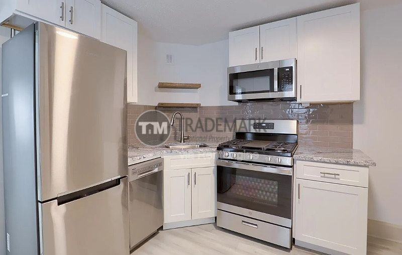 40 W James St #4 - Photo 2 of 13