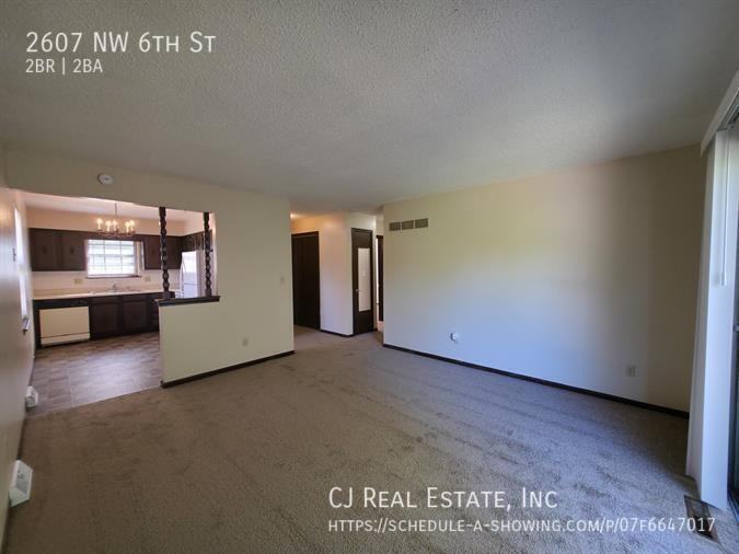 2607 Nw 6th St - Photo 3 of 11