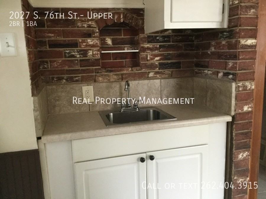 2027 S 76th St Uppr - Photo 4 of 13