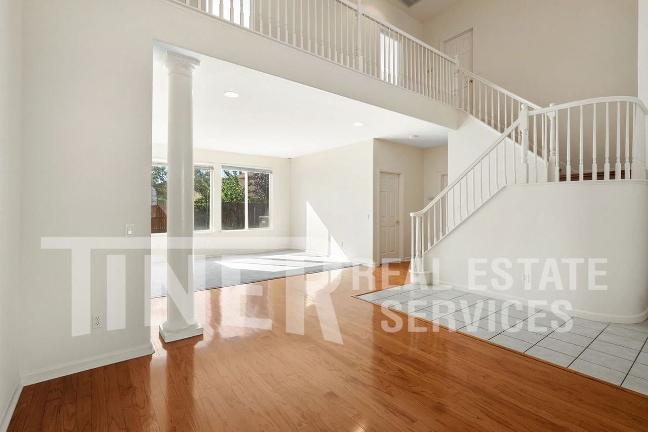 9808 Spring View Way - Photo 3 of 33