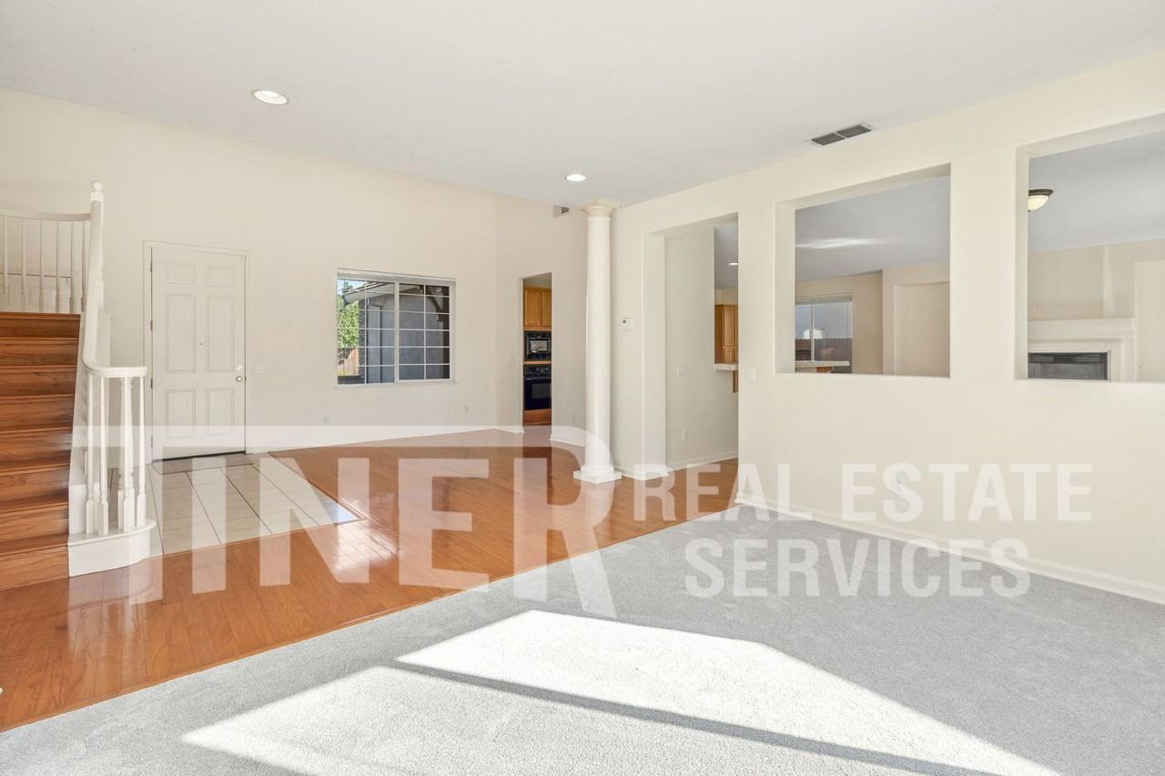 9808 Spring View Way - Photo 7 of 33