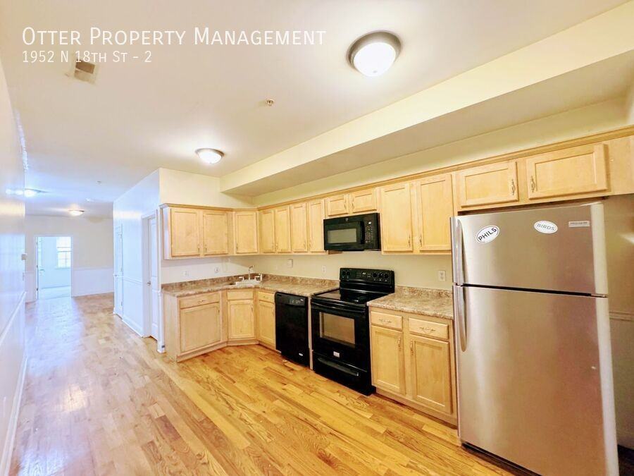 1952 N 18th St #2 - Photo 3 of 48