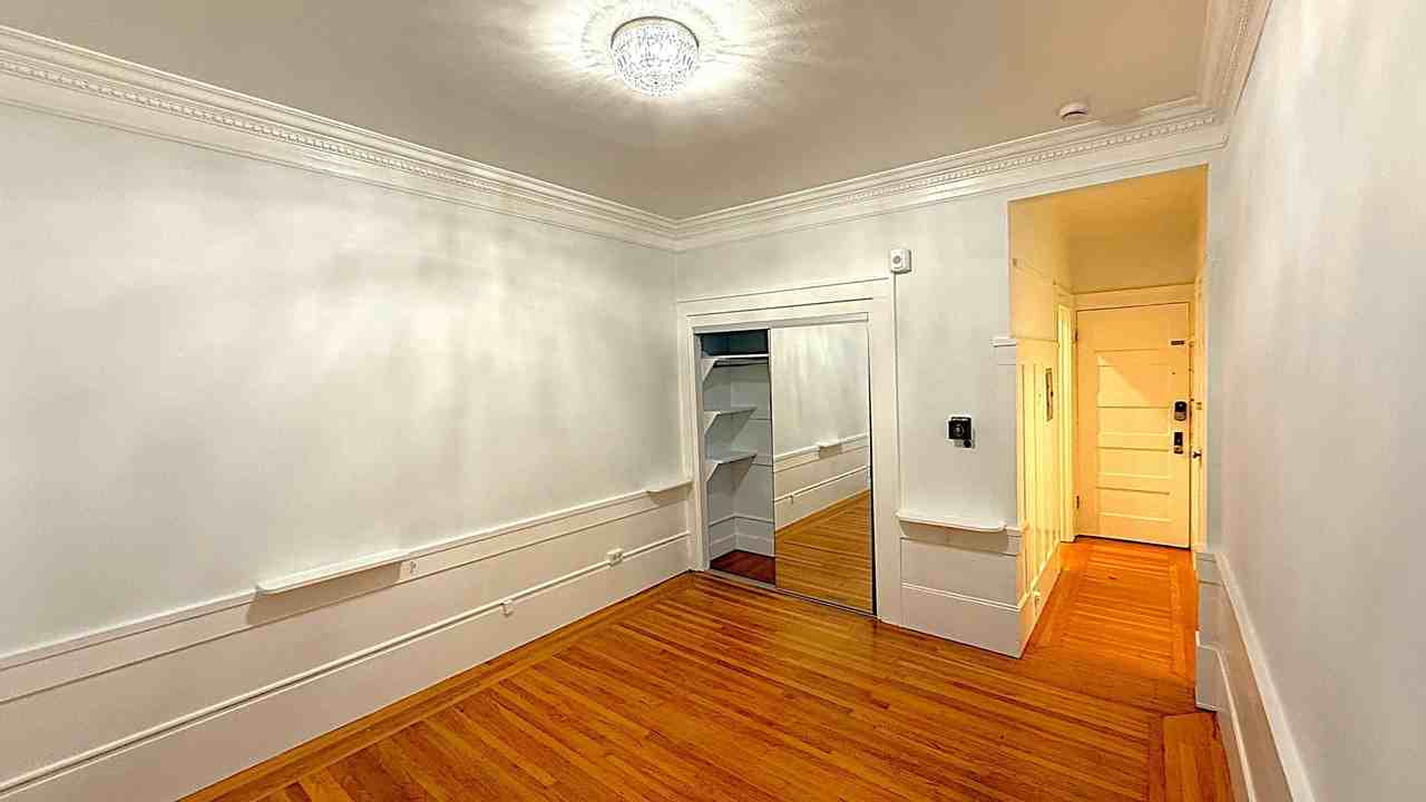 1155 Leavenworth Street - Photo 7 of 19