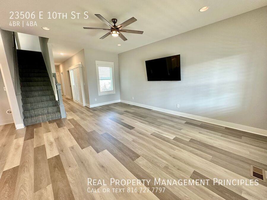 23506 E 10th St S - Photo 2 of 29