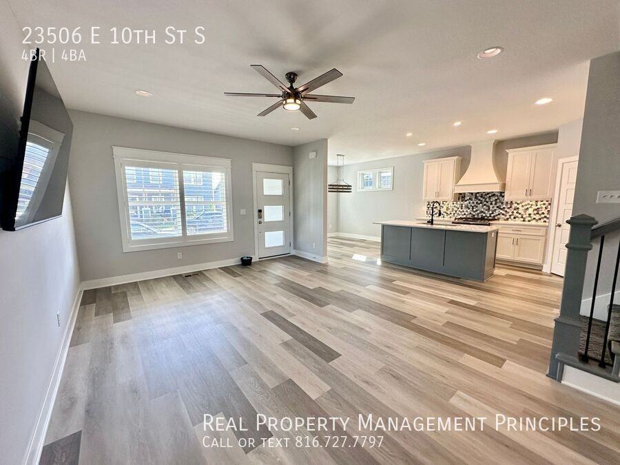 23506 E 10th St S - Photo 3 of 29