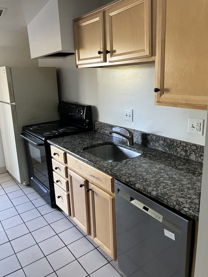 1004 S Forest Ave #4 - Photo 2 of 2