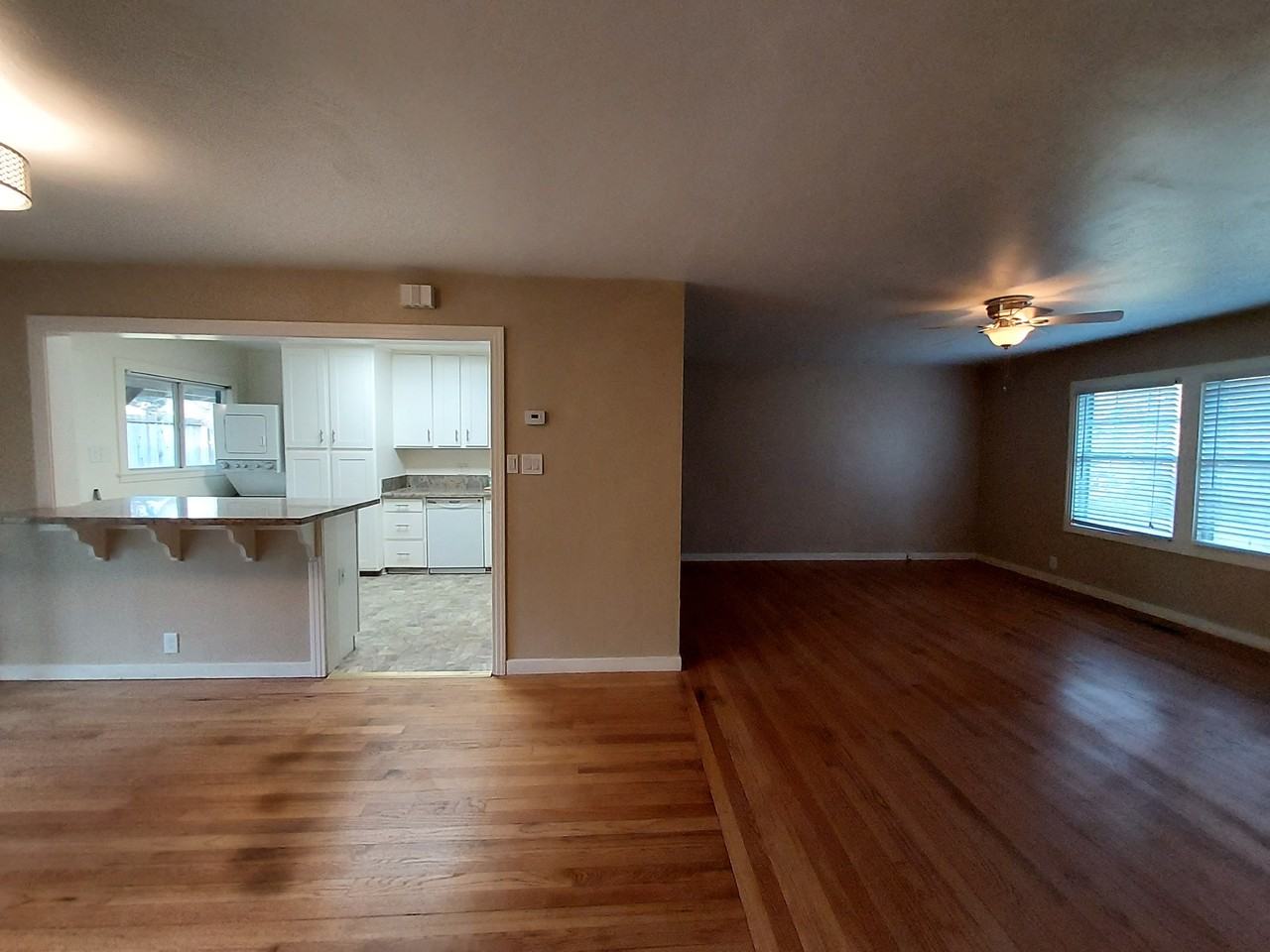 6124 Van Alstine Ave Apt A #NA - Photo 6 of 16