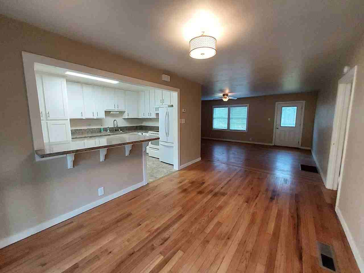 6124 Van Alstine Ave Apt A #NA - Photo 5 of 16