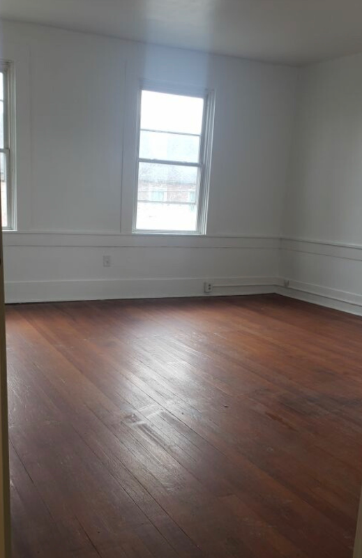 1117 Indiana Ave - Photo 2 of 3