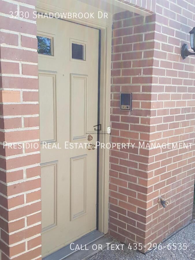 3230 Shadowbrook Dr #3230 - Photo 3 of 33