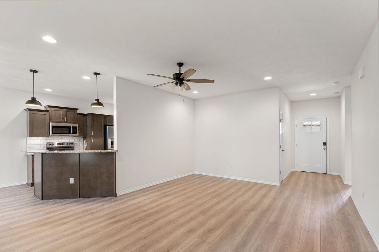 3011 W Cardinal St - Photo 3 of 22