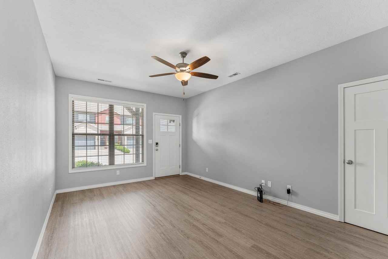 3061 W Cardinal St - Photo 2 of 20