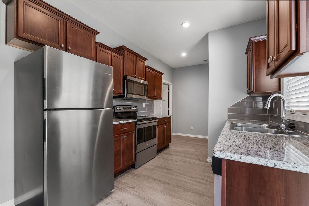 3061 W Cardinal St - Photo 5 of 20