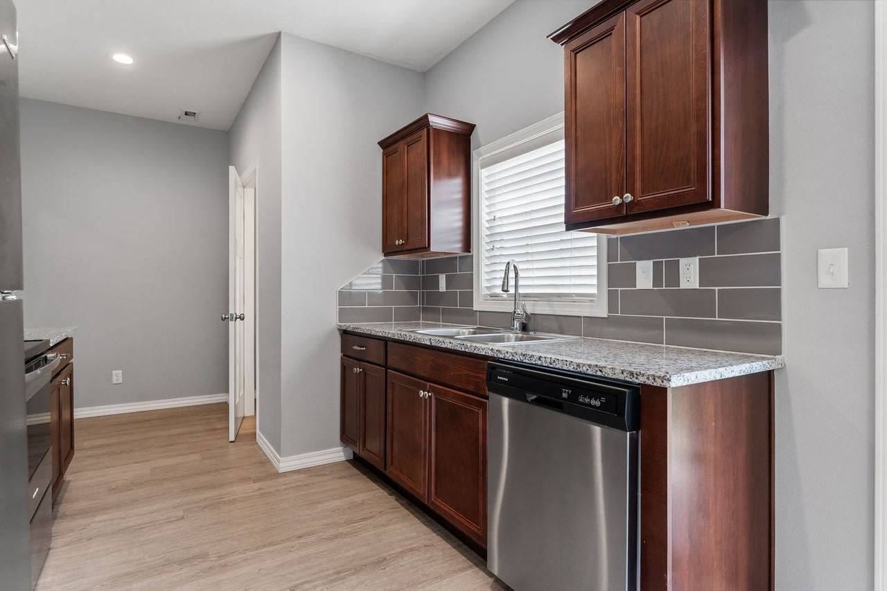 3061 W Cardinal St - Photo 7 of 20