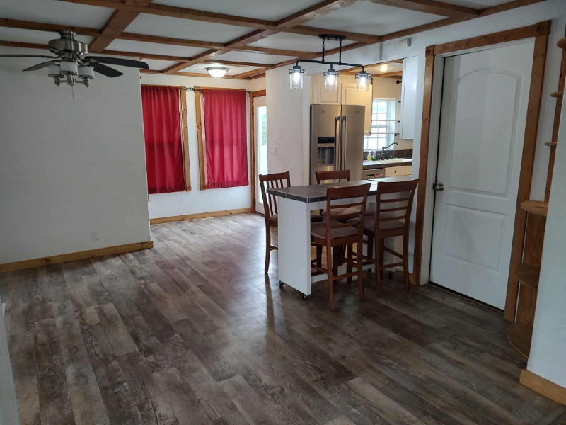 211 N Jackson Ave - Photo 3 of 17