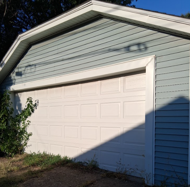 418 S Hancock Ave - Photo 4 of 18