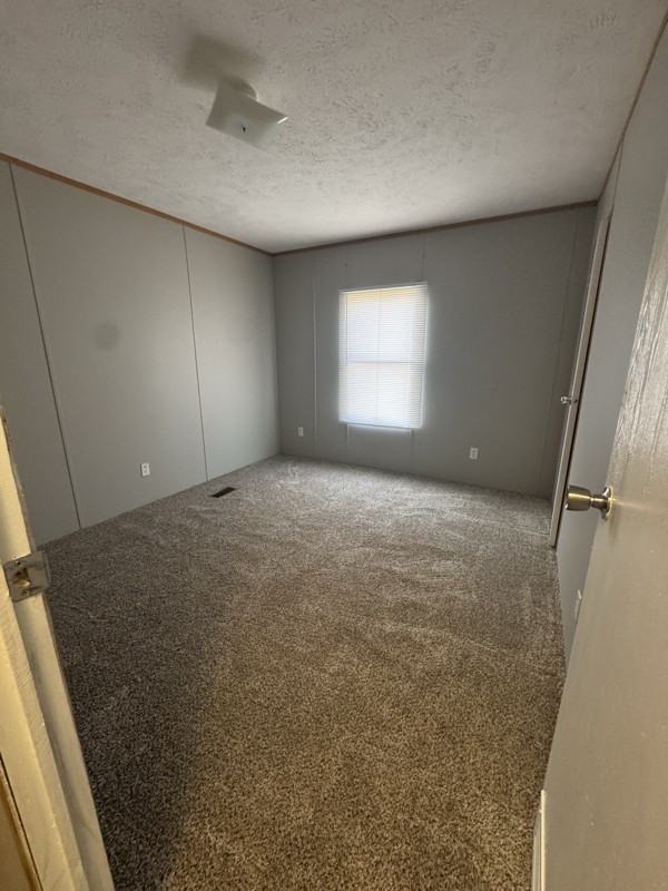 76 Peach St - Photo 4 of 13