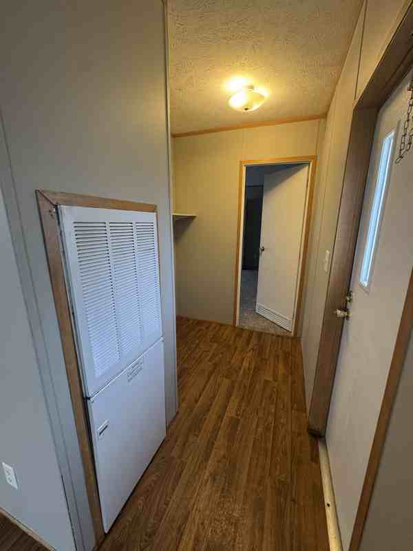 76 Peach St - Photo 5 of 13