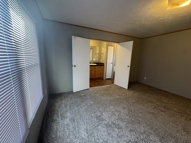 76 Peach St - Photo 6 of 13