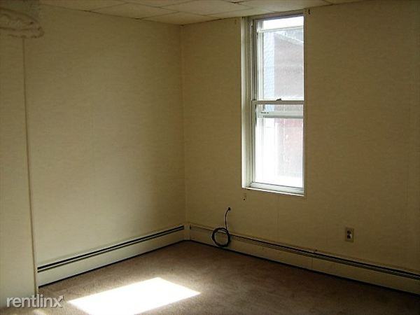814 W Race St - Photo 3 of 9