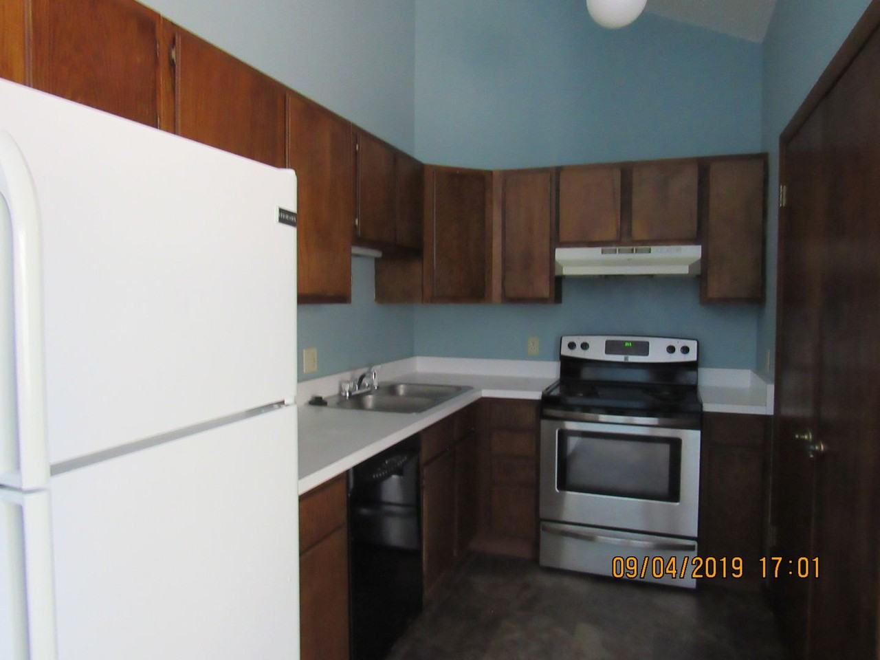 747 Elder Court - Photo 6 of 12