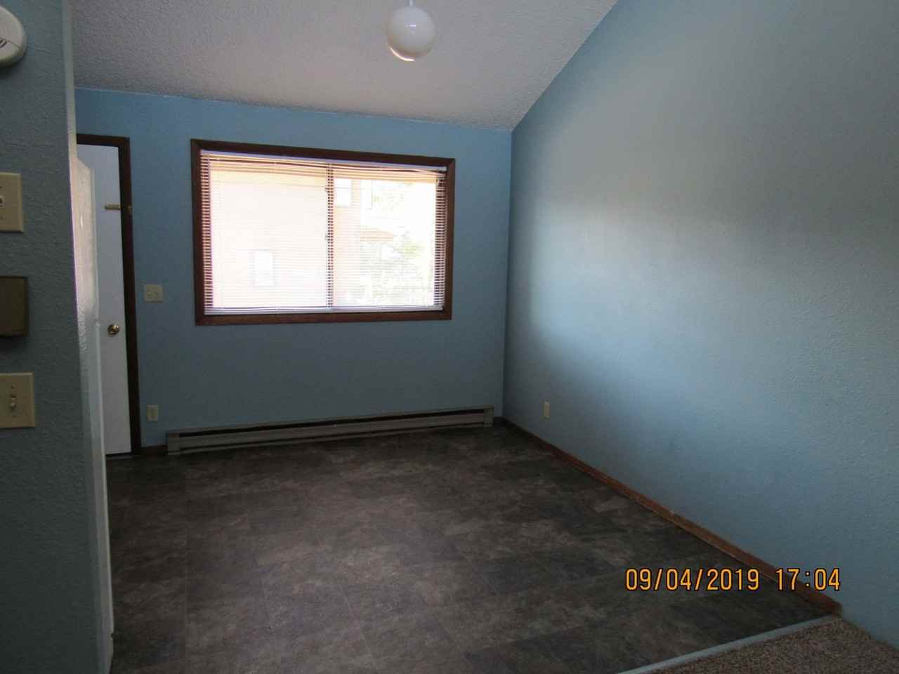 747 Elder Court - Photo 7 of 12