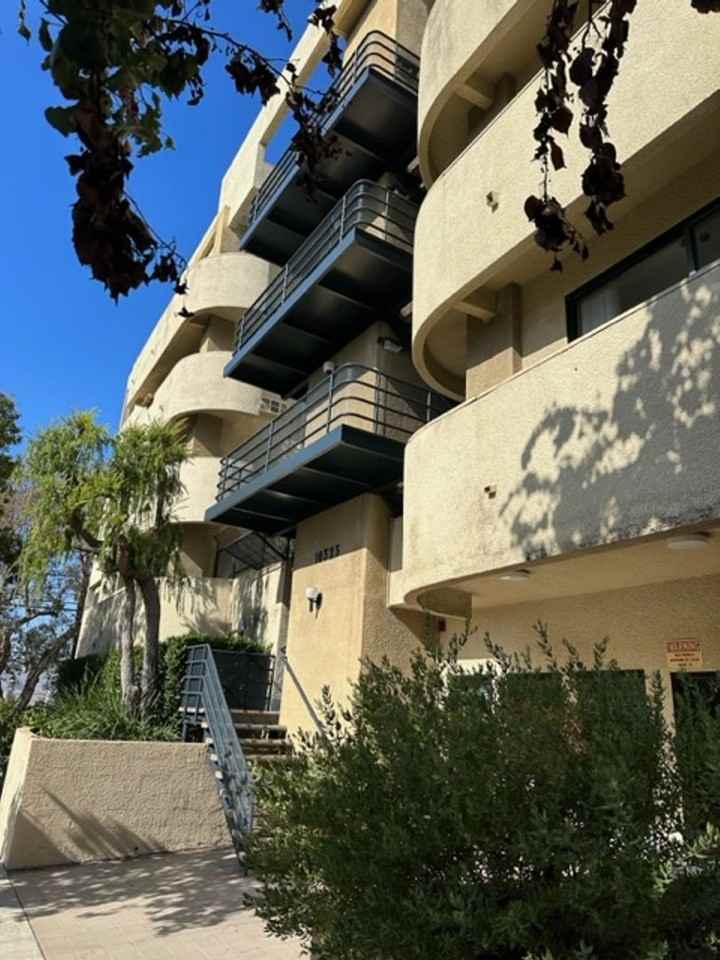 10323 WOODBINE ST. - Photo 4 of 34