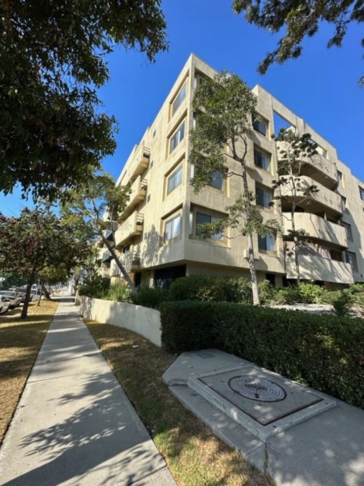 10323 WOODBINE ST. - Photo 5 of 34