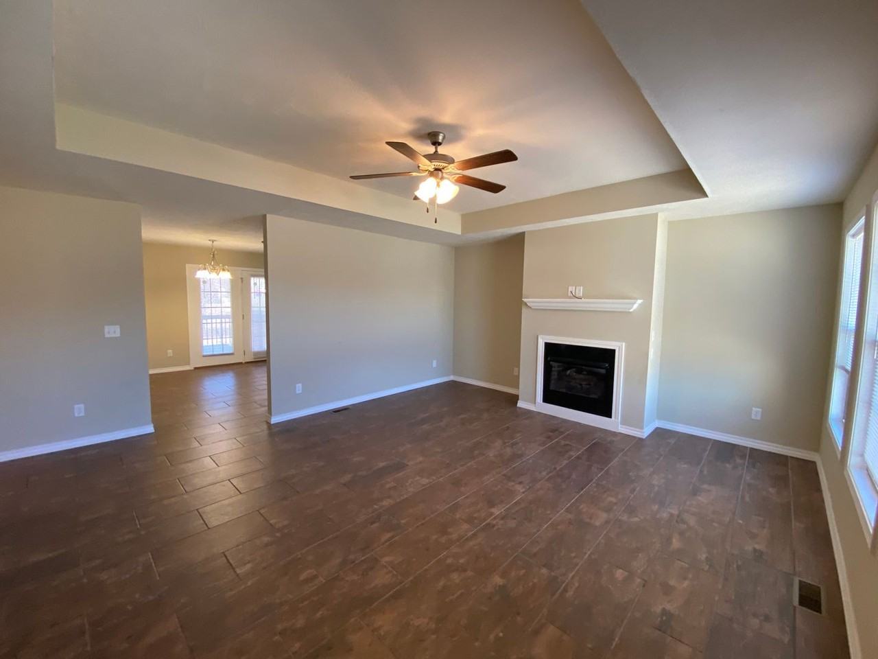 5704 S Lincoln Ave - Photo 2 of 18