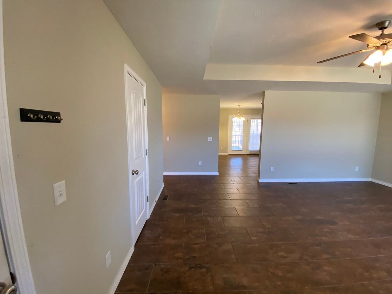 5704 S Lincoln Ave - Photo 3 of 18