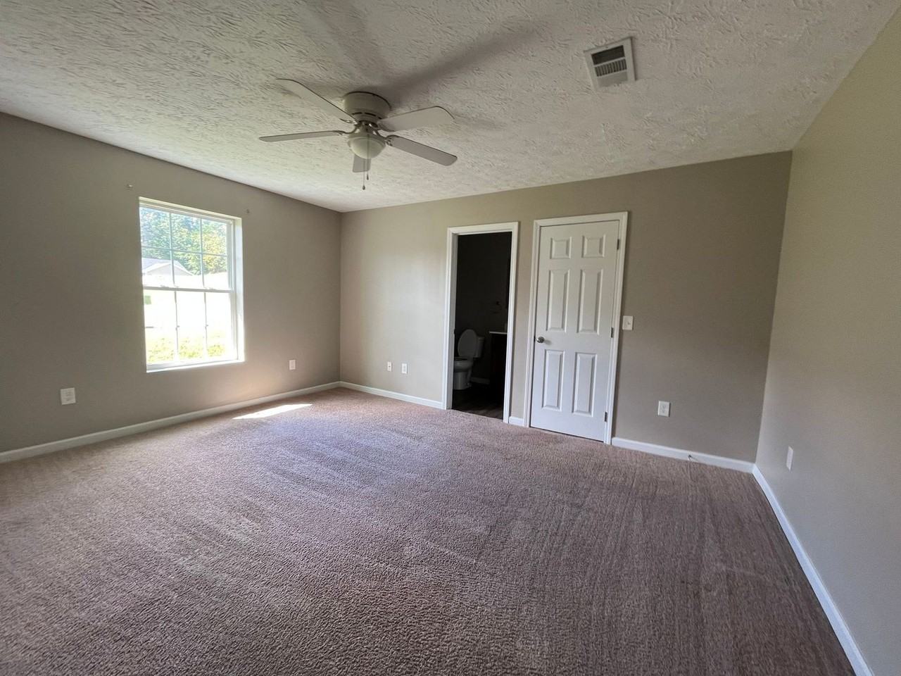 2050 Jonathon Dr - Photo 2 of 14