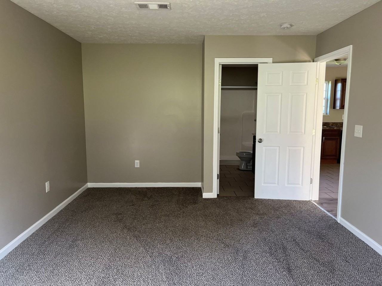 668 Privet Dr - Photo 5 of 14