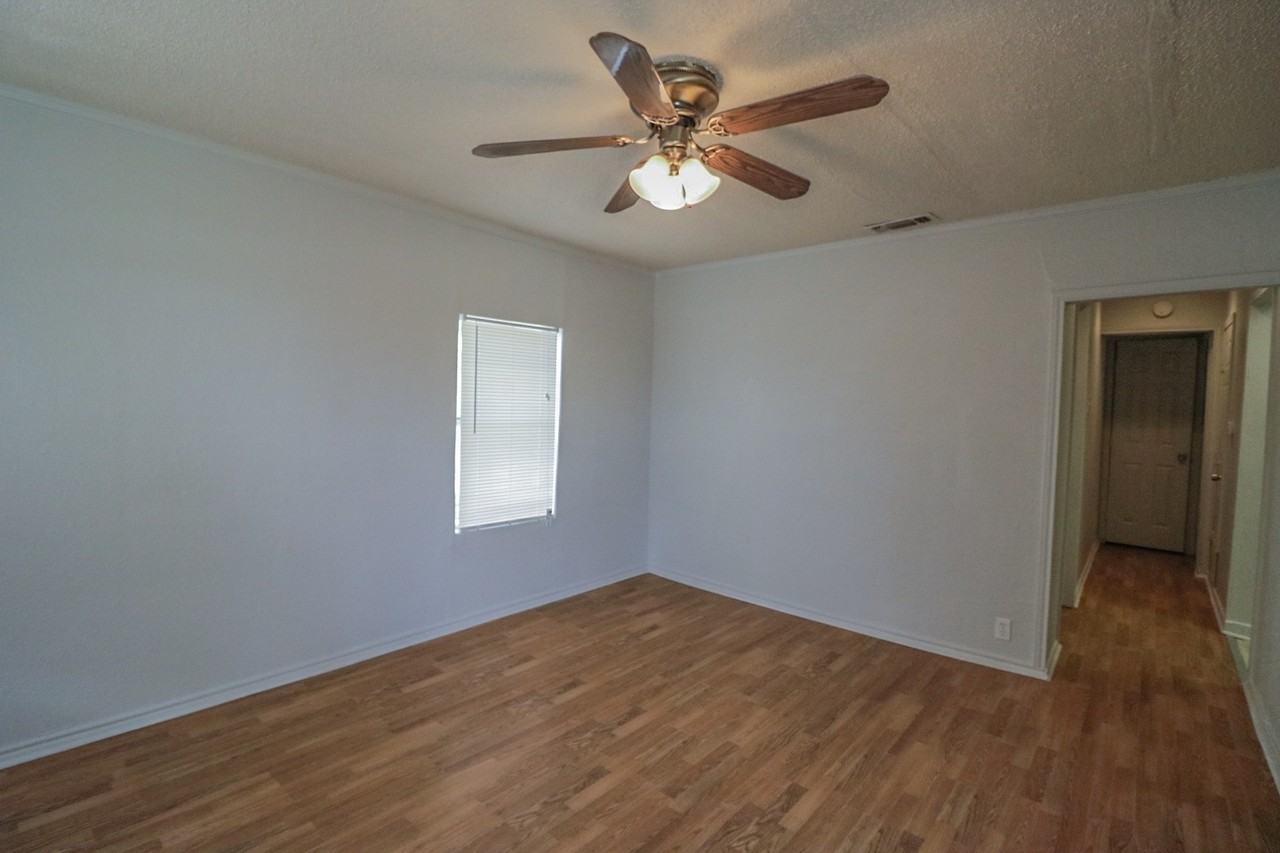 2103 Kewanee Ave - Photo 2 of 7