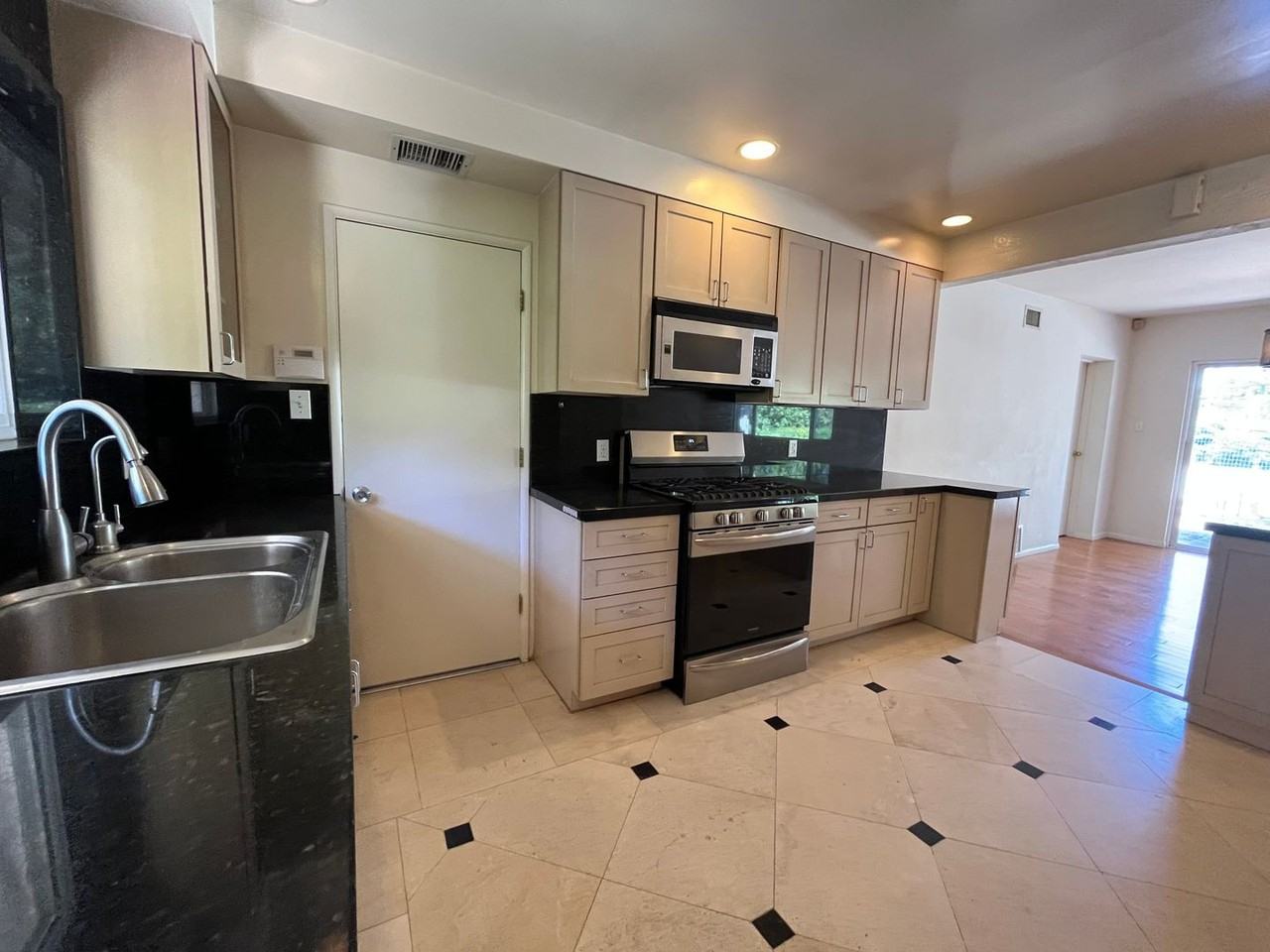 3368 Vista Haven Rd - Photo 6 of 20