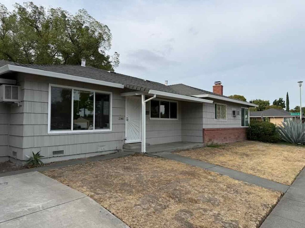 2348 53rd Ave - Photo 2 of 19