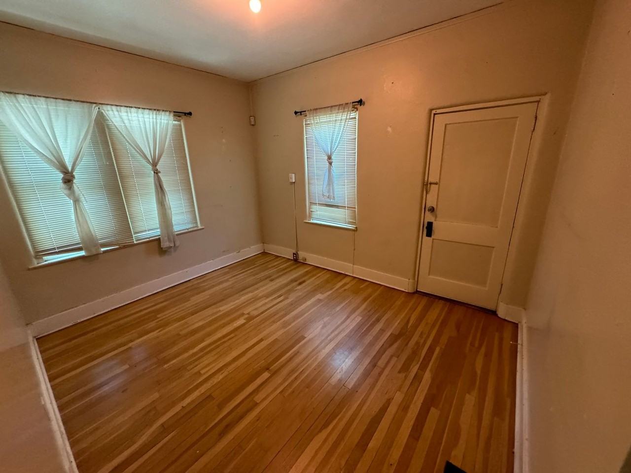 417 Sycamore Street Northeast - Photo 6 of 13