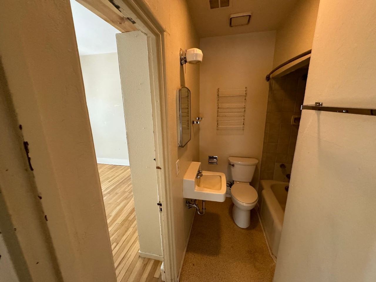 417 Sycamore Street Northeast - Photo 7 of 13