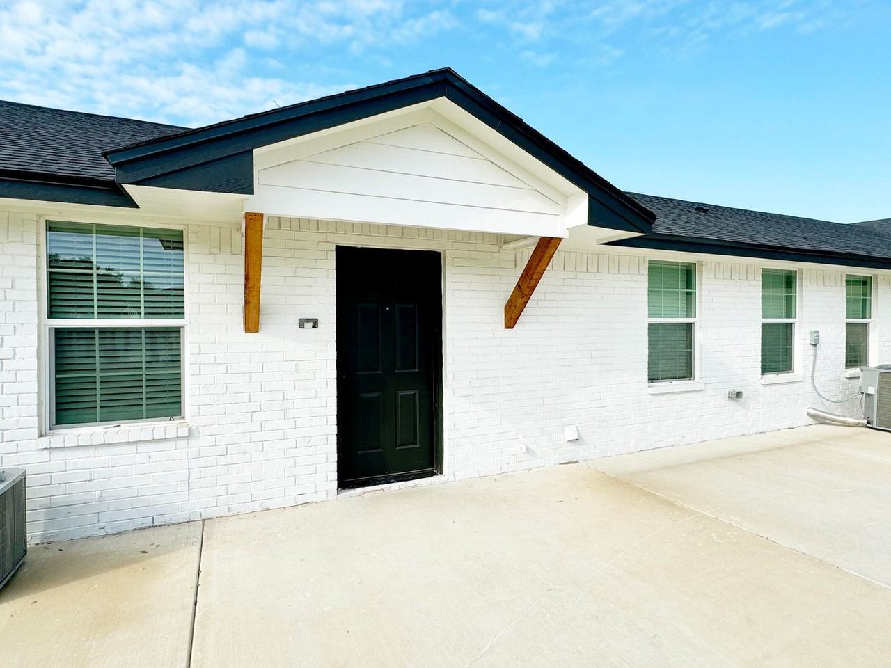 9114 Royal Ln - Photo 2 of 8