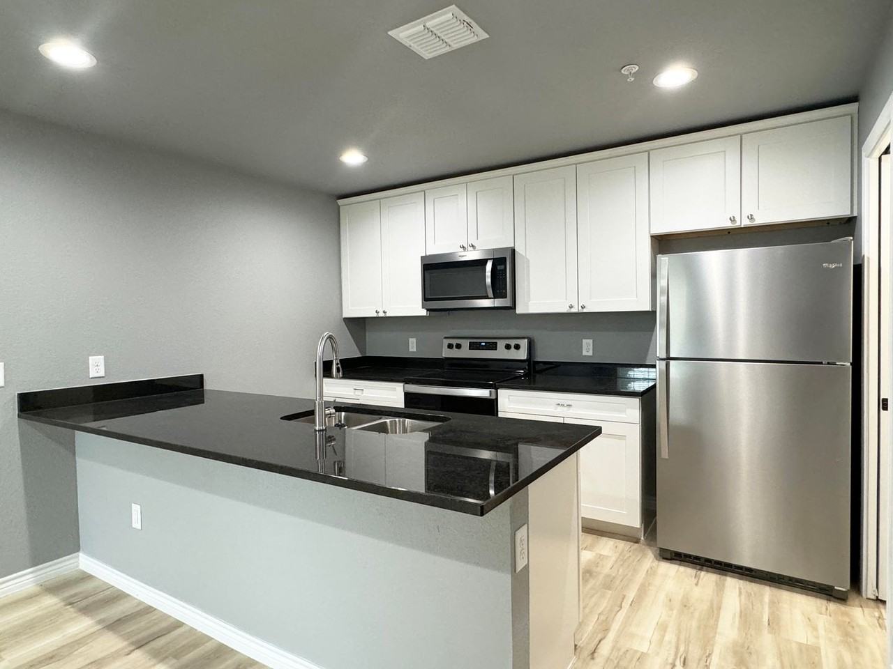 9114 Royal Ln - Photo 5 of 8