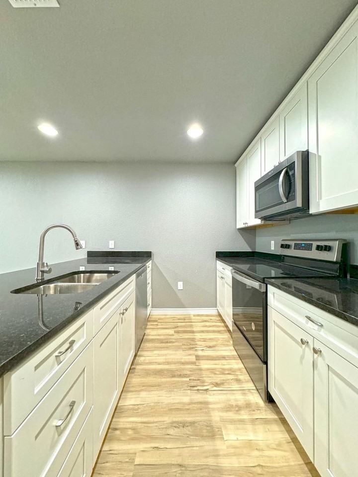 9114 Royal Ln - Photo 6 of 8